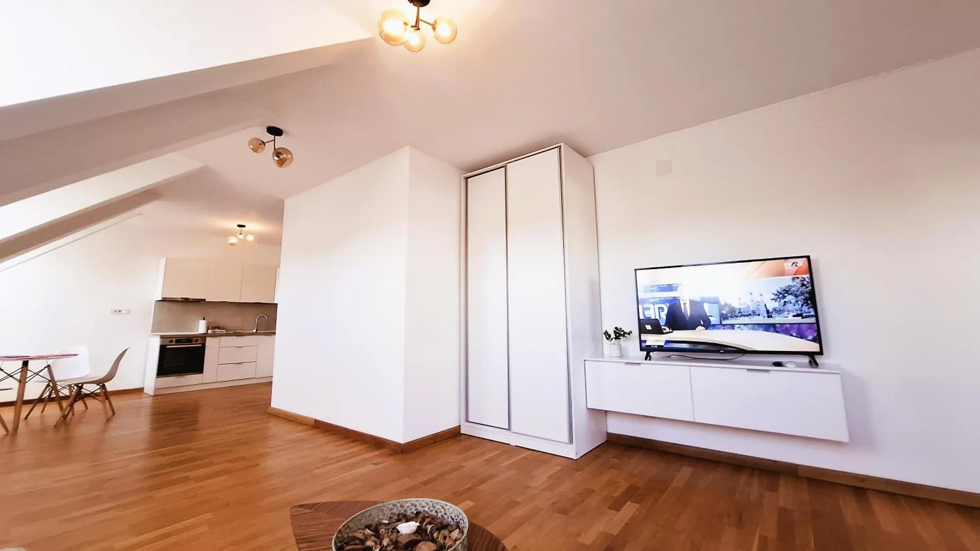 Bucharest Central F Apartment 0*,